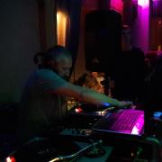 Laurent aux platines!