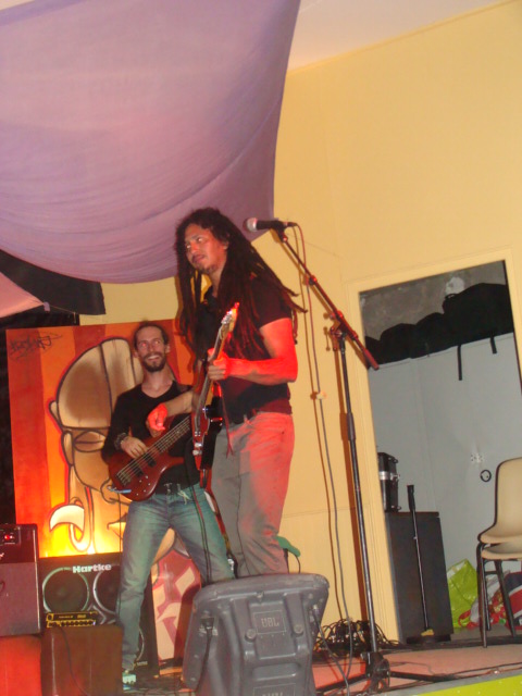 Henen and the miley band...
