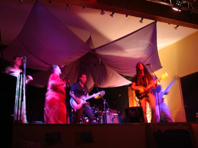 Henen and the miley band...