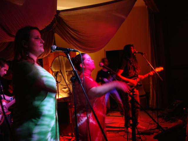 Henen and the miley band...