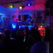 Le bar & la 'cabine' dj